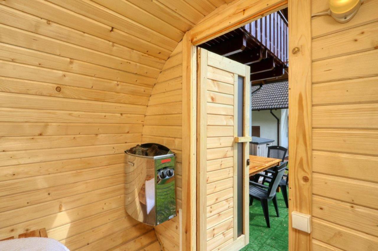 Seepark Kirchheim Ferienhaus Bei Vera Mit Sauna Exterior photo